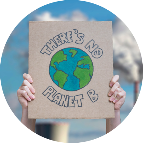 Immagine di due mani sostenendo un cartello che dice there's no planet B